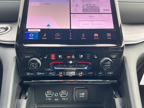 Used 2024 Jeep Grand Cherokee Limited w/ Luxury Tech Group II image 24