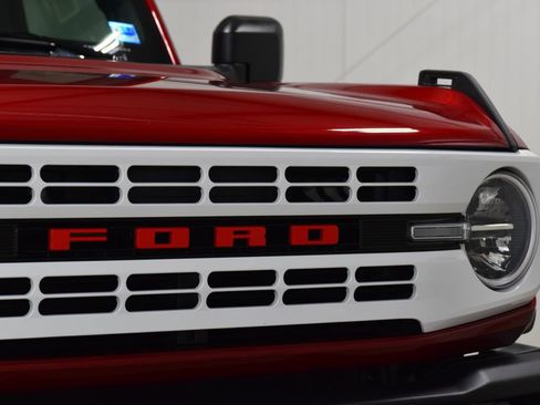 Used 2025 Ford Bronco Heritage Edition AWD/4WD image 9