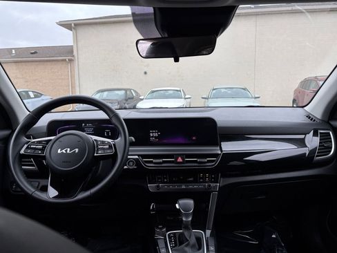 Used 2025 Kia Seltos S image 34