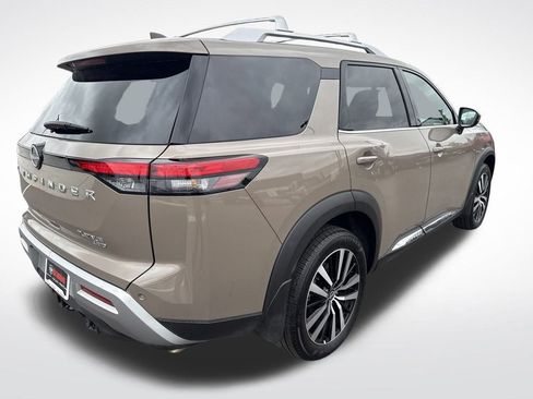 Used 2025 Nissan Pathfinder Platinum image 14