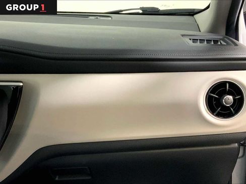 Used 2018 Toyota Corolla LE image 17