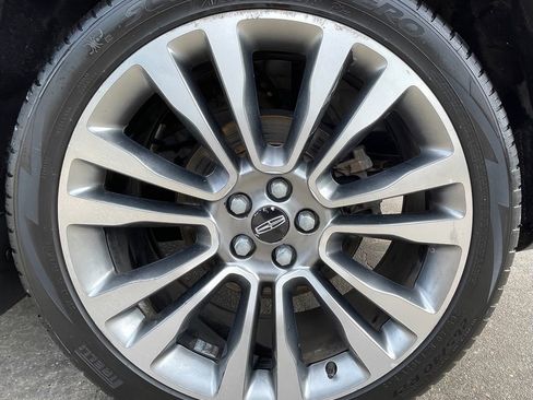 Used 2016 Lincoln MKX Reserve w/ Luxury Package image 15