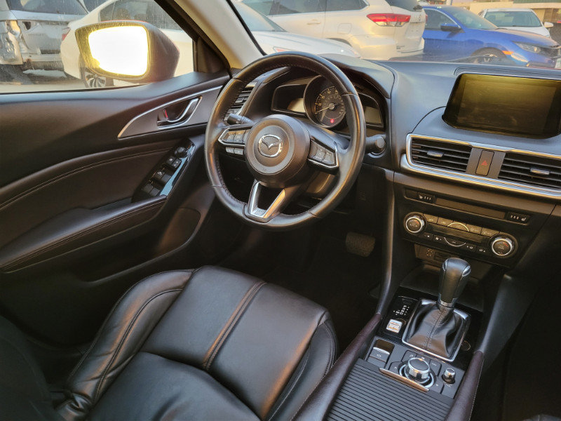 Used 2018 MAZDA MAZDA3 Touring FWD image 30