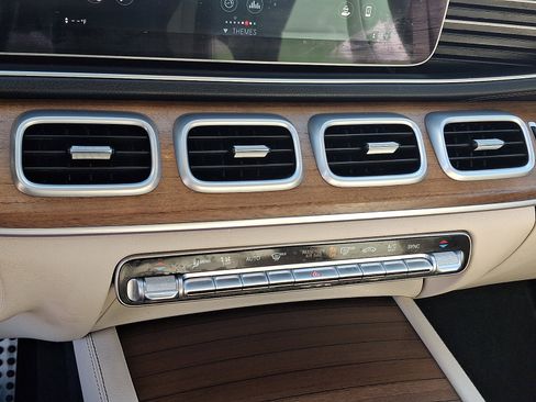 Used 2022 Mercedes-Benz GLS 450 4MATIC image 17