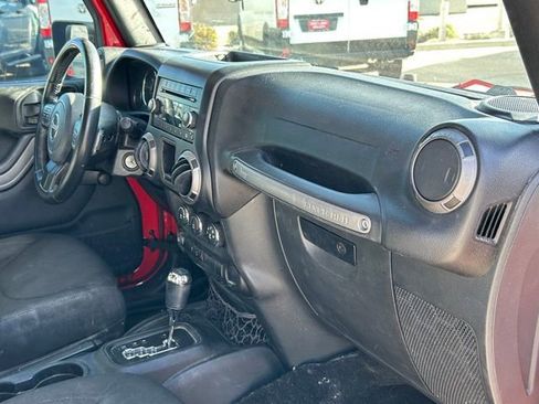 Used 2017 Jeep Wrangler Sport w/ Connectivity Group AWD/4WD image 13