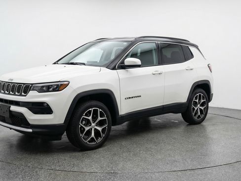 Used 2025 Jeep Compass Limited AWD/4WD image 3