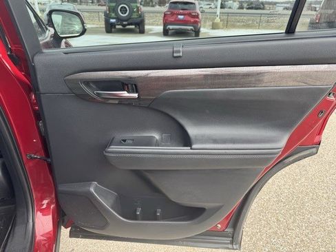 Used 2021 Toyota Highlander Platinum image 36