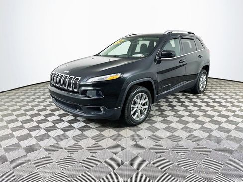Used 2016 Jeep Cherokee Latitude w/ Cold Weather Group image 5