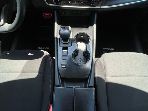 Used 2025 Nissan Rogue S FWD image 19