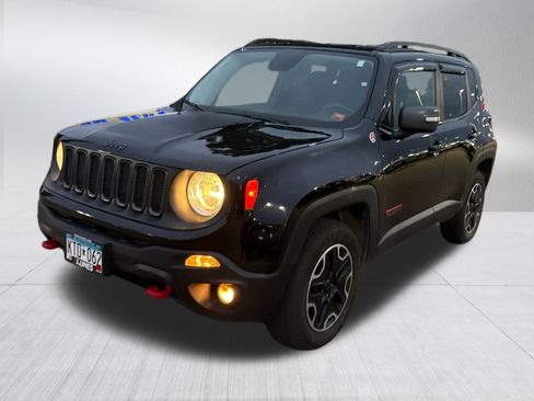 Used 2017 Jeep Renegade Trailhawk image 3