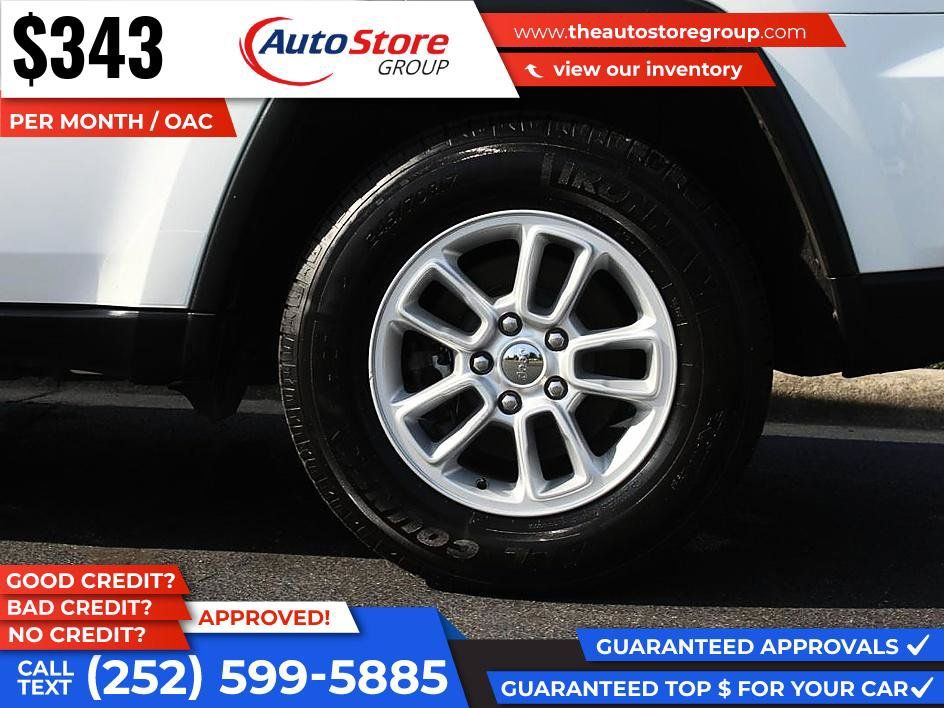 Used 2019 Jeep Grand Cherokee Laredo AWD/4WD image 9