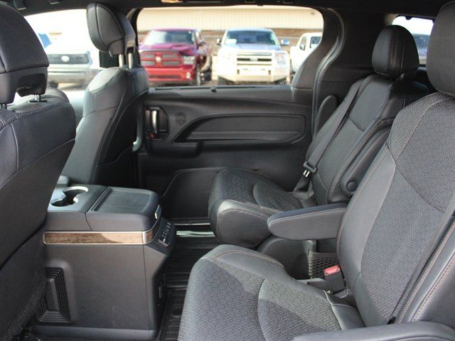Used 2026 Toyota Sienna Platinum AWD/4WD image 16