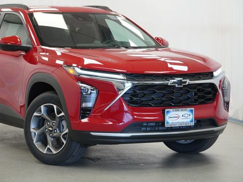 New 2026 Chevrolet Trax LT w/ LT Convenience Package FWD image 8