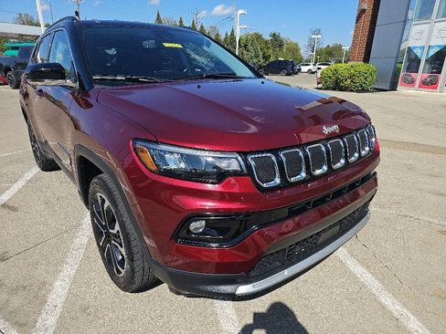 Certified 2022 Jeep Compass Limited AWD/4WD image 3