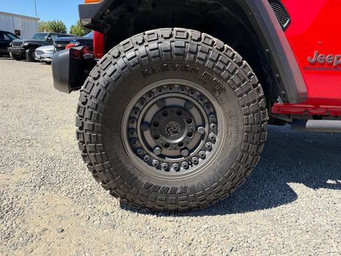 Used 2021 Jeep Gladiator Mojave w/ Trailer Tow Package AWD/4WD image 9