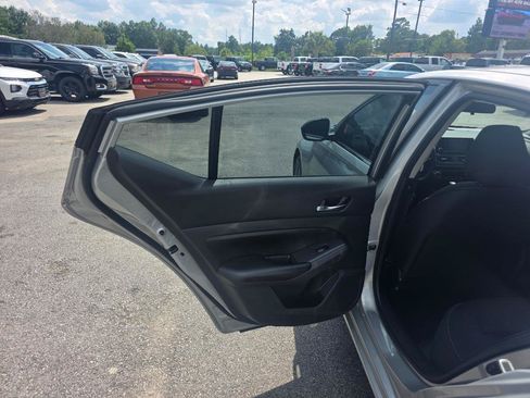 Used 2022 Nissan Altima 2.5 S FWD image 8