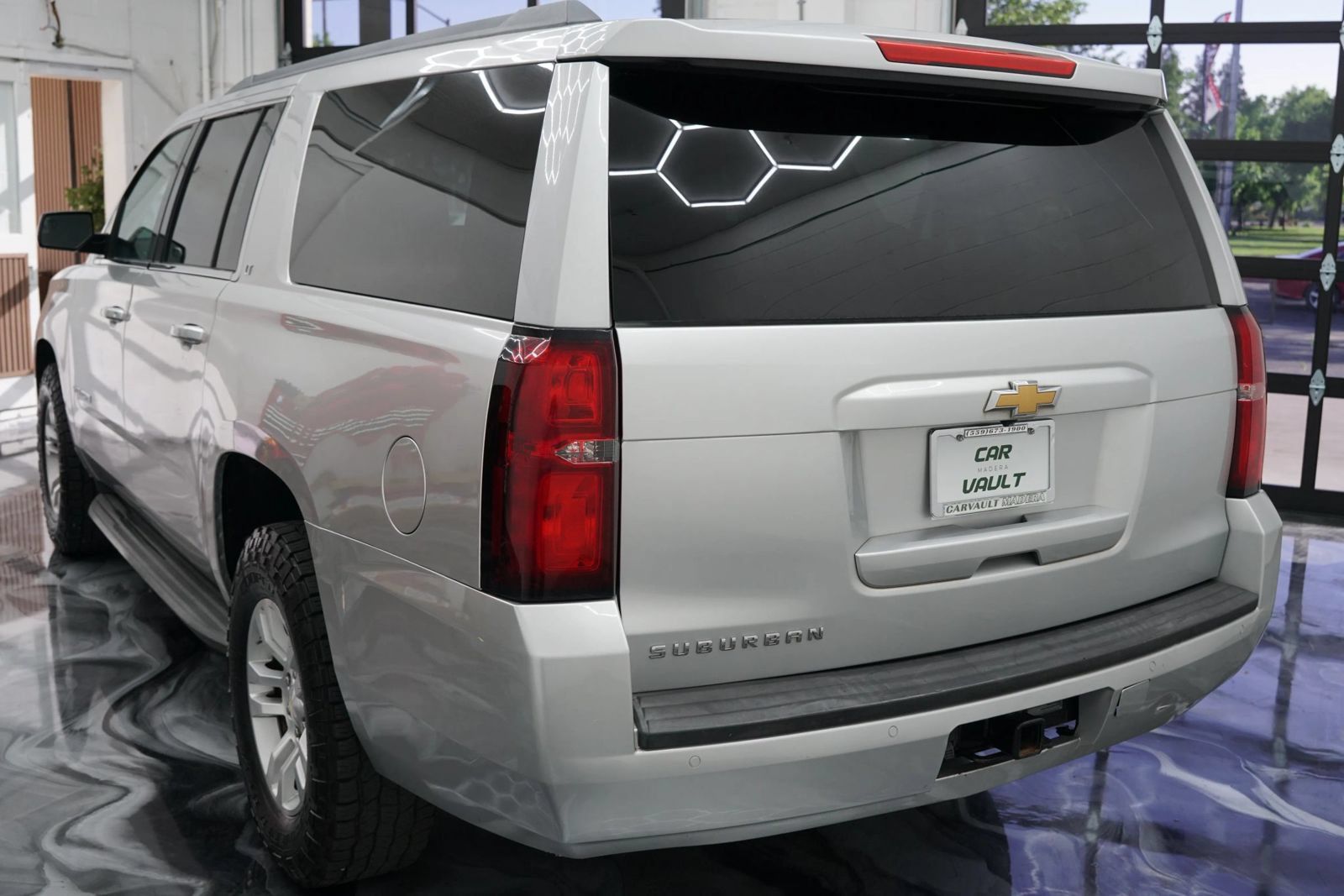 Used 2017 Chevrolet Suburban LT RWD image 11