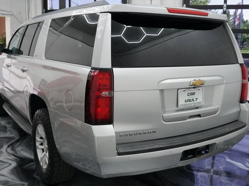 Used 2017 Chevrolet Suburban LT RWD image 11