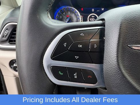 Used 2023 Chrysler Pacifica Touring-L FWD image 12