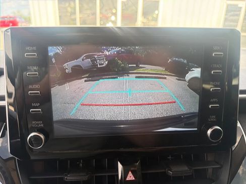 Used 2020 Toyota Corolla LE FWD image 11