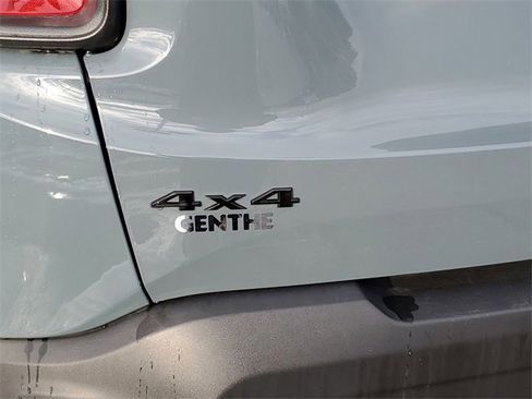 Used 2018 Jeep Renegade Altitude w/ UConnect 8.4 Nav Group image 30