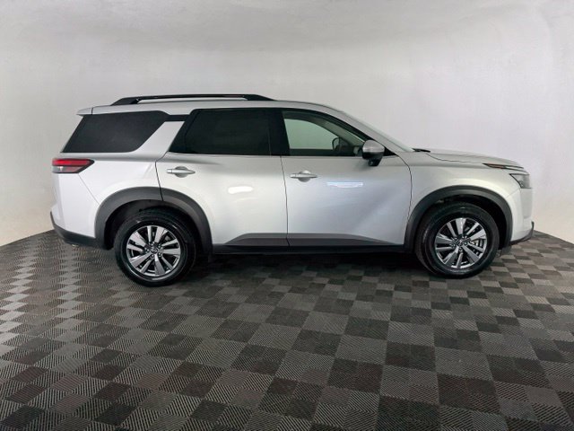 Certified 2025 Nissan Pathfinder SV AWD/4WD image 4