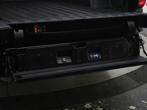 Used 2023 GMC Sierra 1500 Denali Ultimate image 9