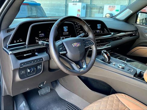 Used 2024 Cadillac Escalade Sport w/ LPO, ONYX Package image 17