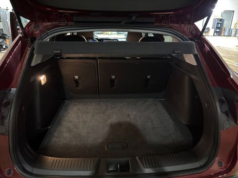 Used 2025 Chevrolet Trax LT FWD image 29