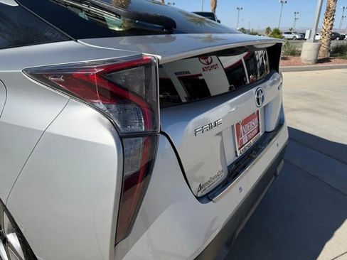 Used 2017 Toyota Prius Three Touring FWD image 8