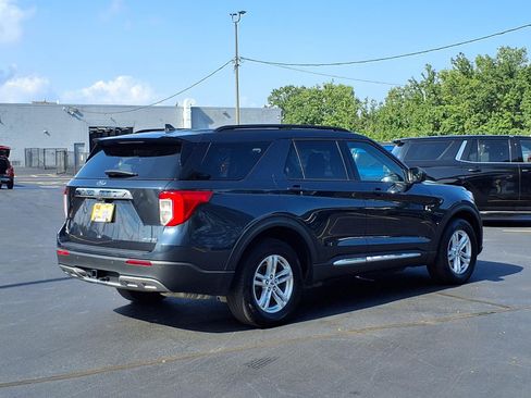 Used 2023 Ford Explorer XLT w/ Equipment Group 202A AWD/4WD image 2
