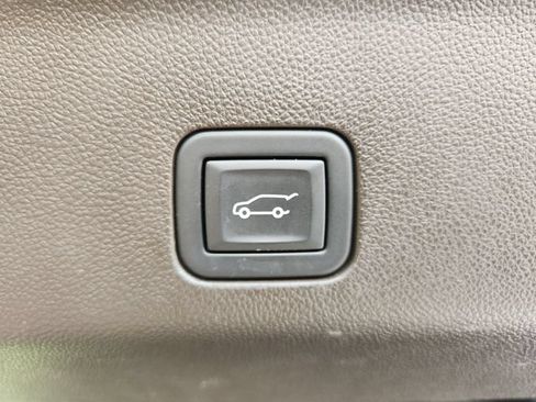 Used 2024 Chevrolet Tahoe LT w/ Luxury Package RWD image 36