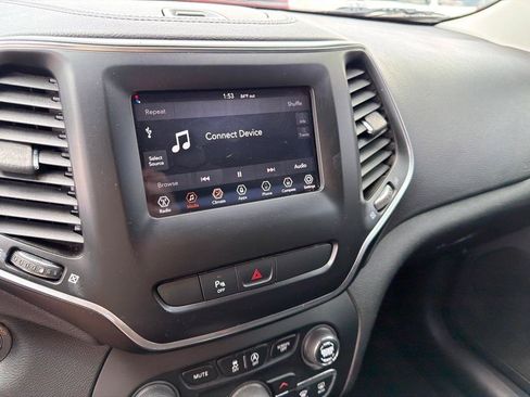 Used 2019 Jeep Cherokee Latitude Plus FWD image 33