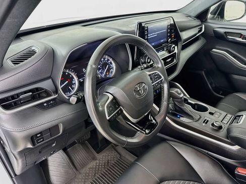 Used 2022 Toyota Highlander XSE AWD/4WD image 10