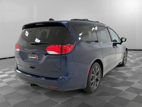 Used 2018 Chrysler Pacifica Limited FWD image 5