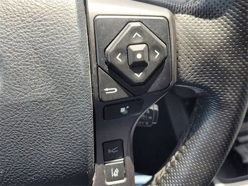 Used 2018 Toyota Tacoma TRD Sport w/ Technology Package RWD image 19