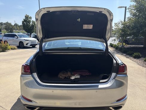 Used 2025 Lexus ES 350 w/ Premium Package FWD image 32