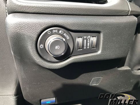 New 2026 Chrysler Pacifica Select image 16