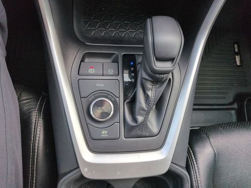 Used 2019 Toyota RAV4 LE w/ Carpet Mat Package AWD/4WD image 41