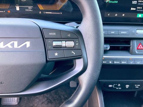 Used 2025 Kia K4 LXS image 25