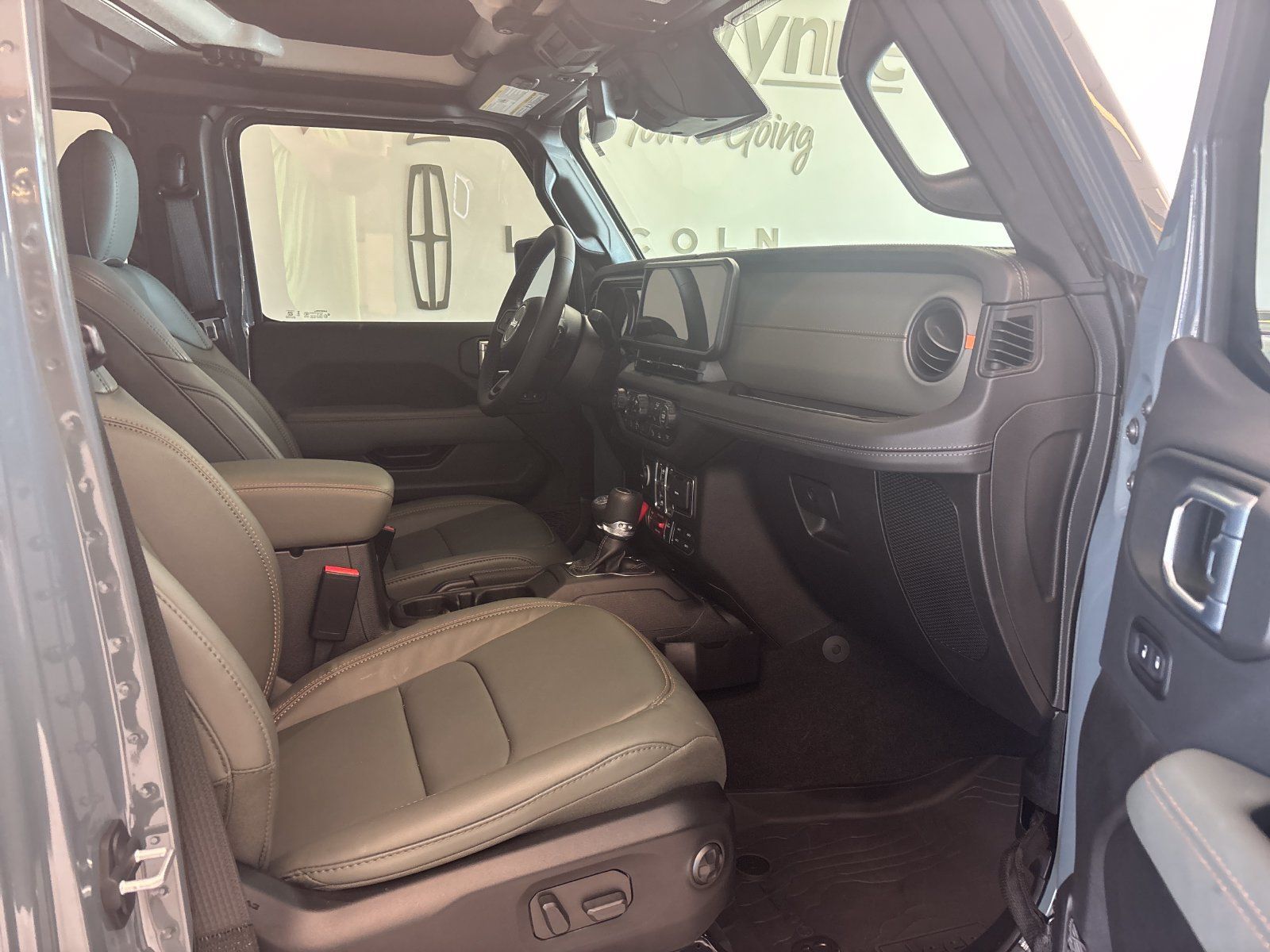 Used 2026 Jeep Gladiator Mojave AWD/4WD image 6