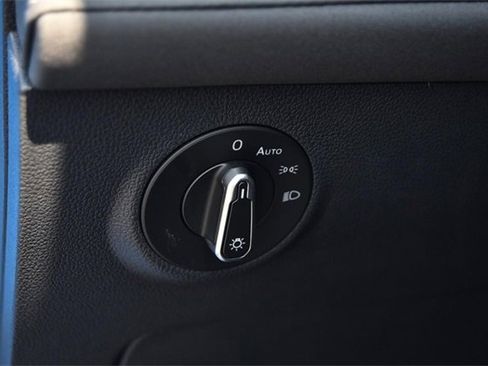 New 2025 Volkswagen Taos SE image 10