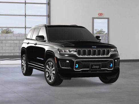 New 2024 Jeep Grand Cherokee Overland w/ Advanced Protech Group III AWD/4WD image 9