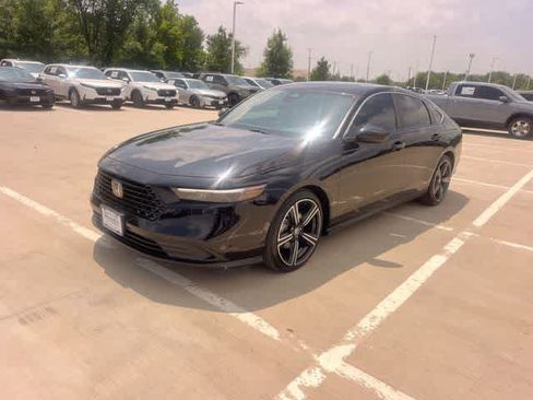 Used 2025 Honda Accord Sport image 2