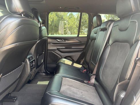 Used 2024 Jeep Grand Cherokee Altitude AWD/4WD image 18