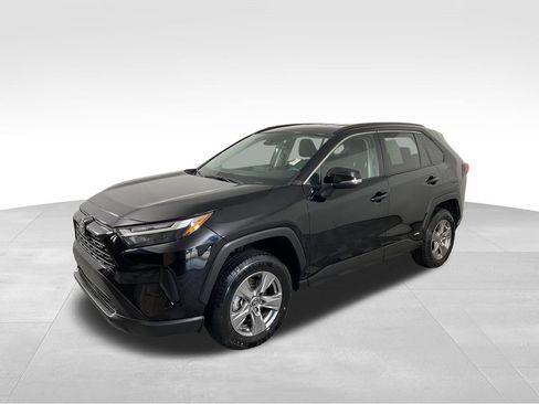 Used 2025 Toyota RAV4 LE AWD/4WD image 4