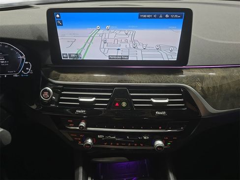 Used 2023 BMW 530e w/ M Sport Package image 20