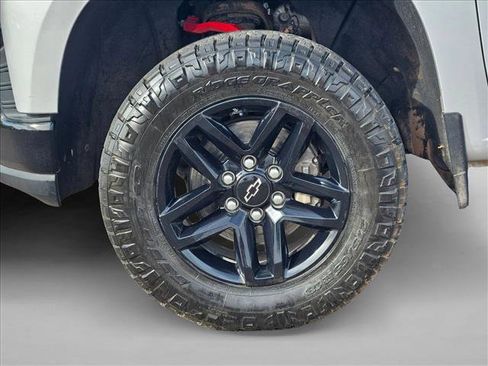 Used 2019 Chevrolet Silverado 1500 Custom Trail Boss w/ Custom Convenience Package AWD/4WD image 22