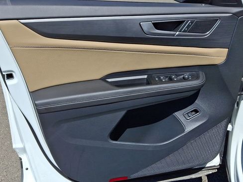 Certified 2025 Volkswagen Atlas Cross Sport SE w/ Panoramic Sunroof Package AWD/4WD image 12