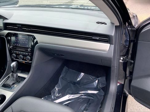 Used 2022 Volkswagen Passat 2.0T SE image 17